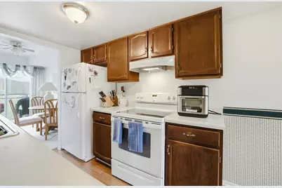 2018 Quaker Hollow Lane, Streamwood, IL 60107 - Photo 5