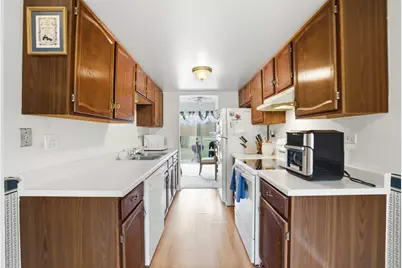 2018 Quaker Hollow Lane, Streamwood, IL 60107 - Photo 3