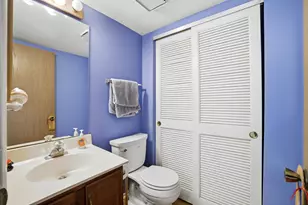 2018 Quaker Hollow Ln, Streamwood, IL 60107 - Photo 9