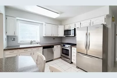 1135 Thompson Boulevard, Buffalo Grove, IL 60089 - Photo 7