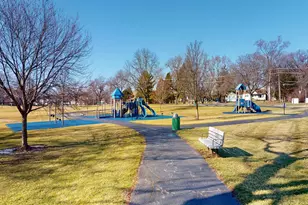 1135 Thompson Blvd, Buffalo Grove, IL 60089 - Photo 25