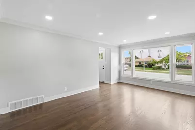 8804 S Fairfield Avenue, Evergreen Park, IL 60805 - Photo 5