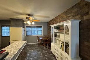 450 E 7th Street Ct E, Milan, IL 61264 - Photo 9