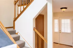 922 Little Falls Ct, Elk Grove Village, IL 60007 - Photo 3