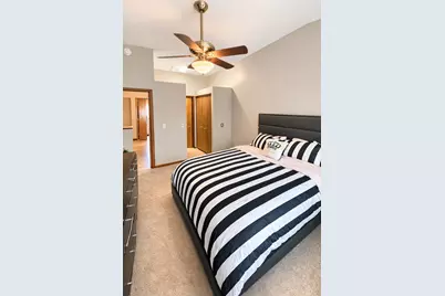 922 Little Falls Court, Elk Grove Village, IL 60007 - Photo 15