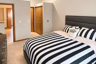 922 Little Falls Ct, Elk Grove Village, IL 60007 - Photo 15