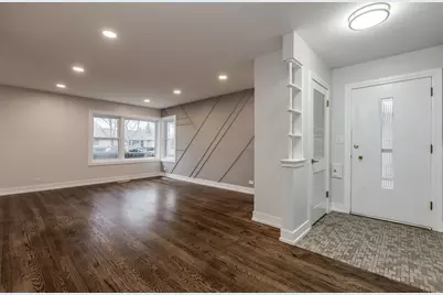 8231 Kilbourn Avenue, Skokie, IL 60076 - Photo 3