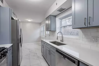 8231 Kilbourn Avenue, Skokie, IL 60076 - Photo 11