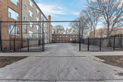 2424 W Estes Avenue #4I, Chicago, IL 60645 - Photo 5