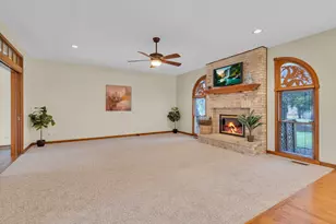 1364 Saxon Ln E, Naperville, IL 60564 - Photo 5