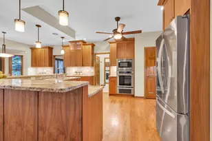 1364 Saxon Ln E, Naperville, IL 60564 - Photo 7