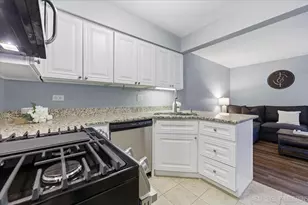 1345 Queensgreen Cir, Naperville, IL 60563 - Photo 5