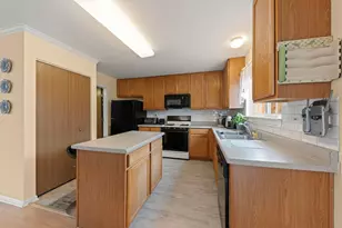 2924 Impressions Dr, Lake in the Hills, IL 60156 - Photo 11