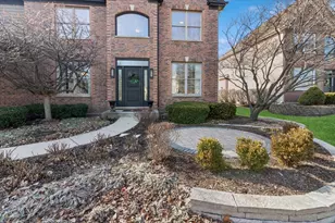 909 King Edward Ave, Saint Charles, IL 60174 - Photo 3