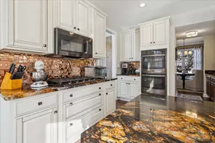 909 King Edward Ave, Saint Charles, IL 60174 - Photo 19