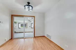 10 NE Circle Dr, Joliet, IL 60433 - Photo 19