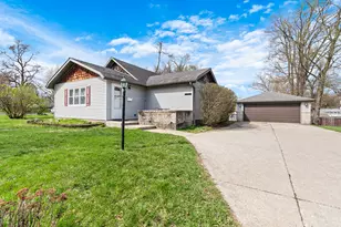 10 NE Circle Dr, Joliet, IL 60433 - Photo 1