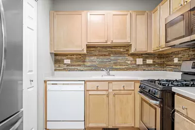 628 Lincoln Station Drive #628, Oswego, IL 60543 - Photo 9