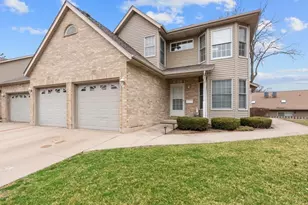 163 McLaren Dr N, Sycamore, IL 60178 - Photo 1