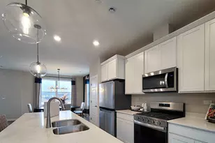 2221 Waters Edge Dr, Schaumburg, IL 60196 - Photo 11