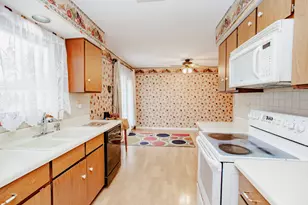 967 Grissom Trail, Elk Grove Village, IL 60007 - Photo 7