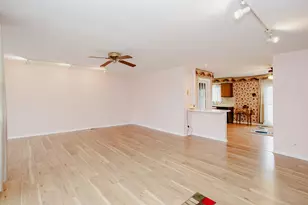 967 Grissom Trail, Elk Grove Village, IL 60007 - Photo 5