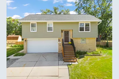 13 S Victoria Lane, Streamwood, IL 60107 - Photo 1