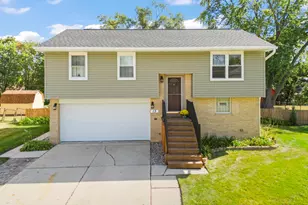 13 S Victoria Ln, Streamwood, IL 60107 - Photo 1