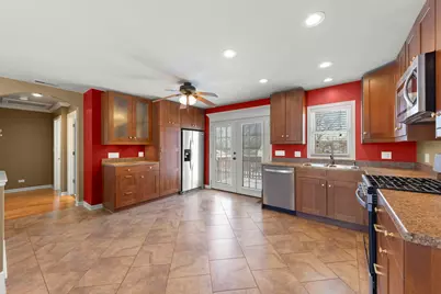 13 S Victoria Lane, Streamwood, IL 60107 - Photo 5