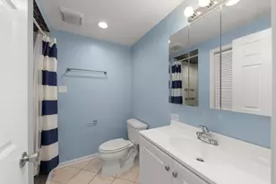 13 S Victoria Ln, Streamwood, IL 60107 - Photo 15