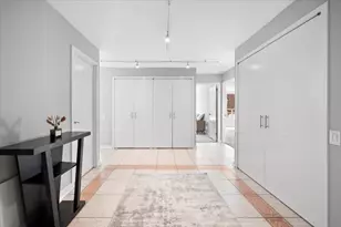 110 E Delaware Pl, Chicago, IL 60611 - Photo 3