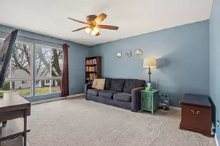 945 Surrey Ct, Joliet, IL 60431 - Photo 11