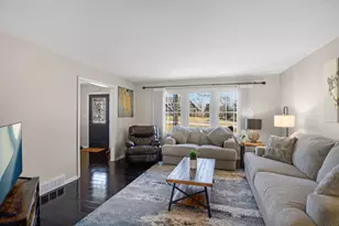 27942 N Lakeview Cir, McHenry, IL 60051 - Photo 5