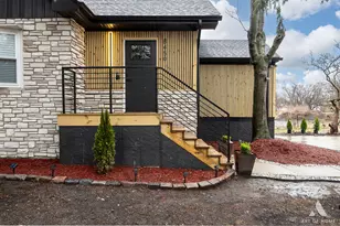 8459 S 85th Ct, Hickory Hills, IL 60457 - Photo 3