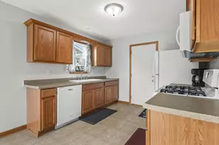 2818 Carol Pl, Rockford, IL 61109 - Photo 7