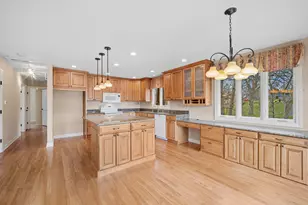 128 Hickory Rd, Lake in the Hills, IL 60156 - Photo 15