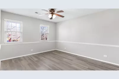 210 Dublin Lane #V2, Schaumburg, IL 60194 - Photo 17