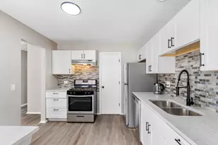 210 Dublin Ln, Schaumburg, IL 60194 - Photo 13