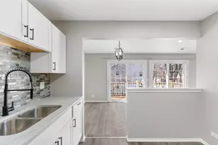 210 Dublin Ln, Schaumburg, IL 60194 - Photo 15