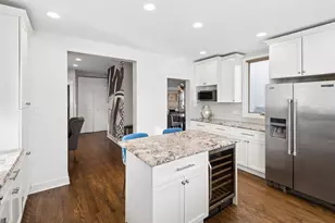 2233 W Greenleaf Ave, Chicago, IL 60645 - Photo 13