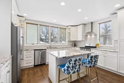 2233 W Greenleaf Avenue, Chicago, IL 60645 - Photo 11