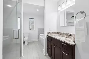 2233 W Greenleaf Ave, Chicago, IL 60645 - Photo 21