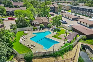 61 W Pier Dr, Westmont, IL 60559 - Photo 25