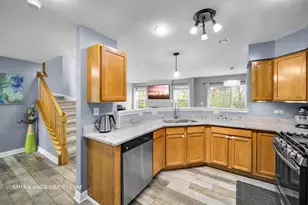 2389 Stoughton Cir, Aurora, IL 60502 - Photo 9