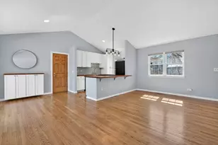 1333 Purdue Ave, Naperville, IL 60565 - Photo 9