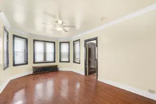 8533 S Oglesby Ave, Chicago, IL 60617 - Photo 3