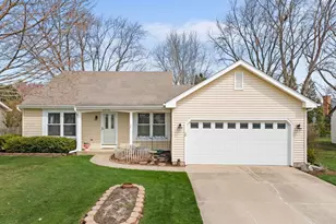 1072 Cedar Crest Dr, Crystal Lake, IL 60014 - Photo 1