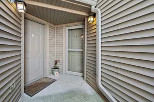 2707 Cobblestone Dr, Crystal Lake, IL 60012 - Photo 3