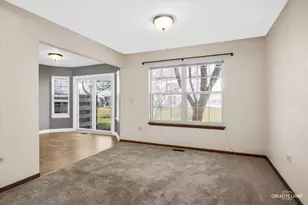 651 Lancaster Cir, Elgin, IL 60123 - Photo 7