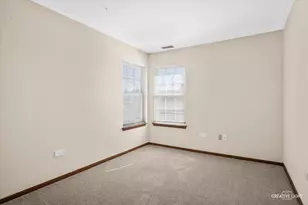 651 Lancaster Cir, Elgin, IL 60123 - Photo 17